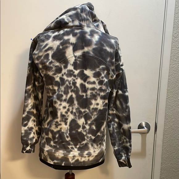 lululemon athletica Black and White Sweaters - Picture 3 of 6